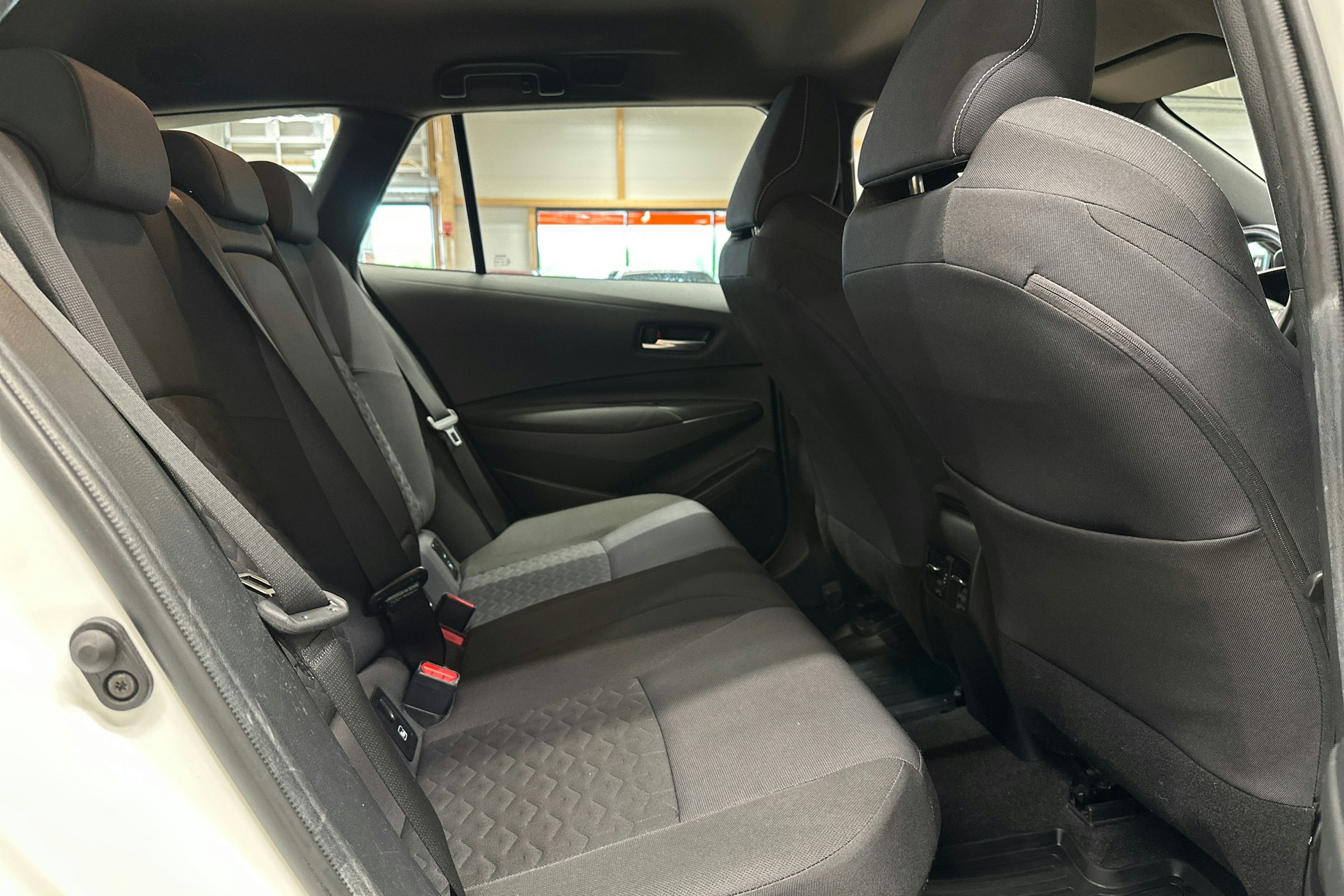valkoinen Toyota Corolla 2020 kuva 14.