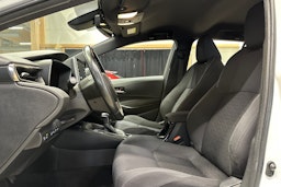 valkoinen Toyota Corolla 2020 kuva 15.