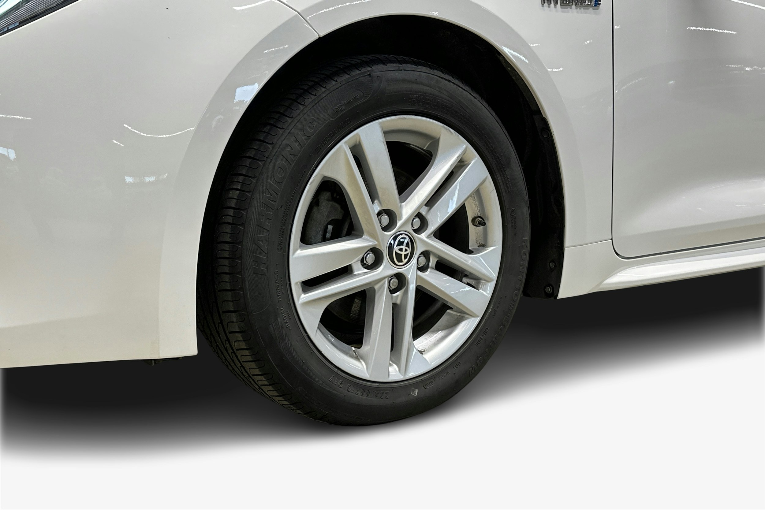 valkoinen Toyota Corolla 2020 kuva 16.