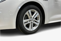 valkoinen Toyota Corolla 2020 kuva 16.