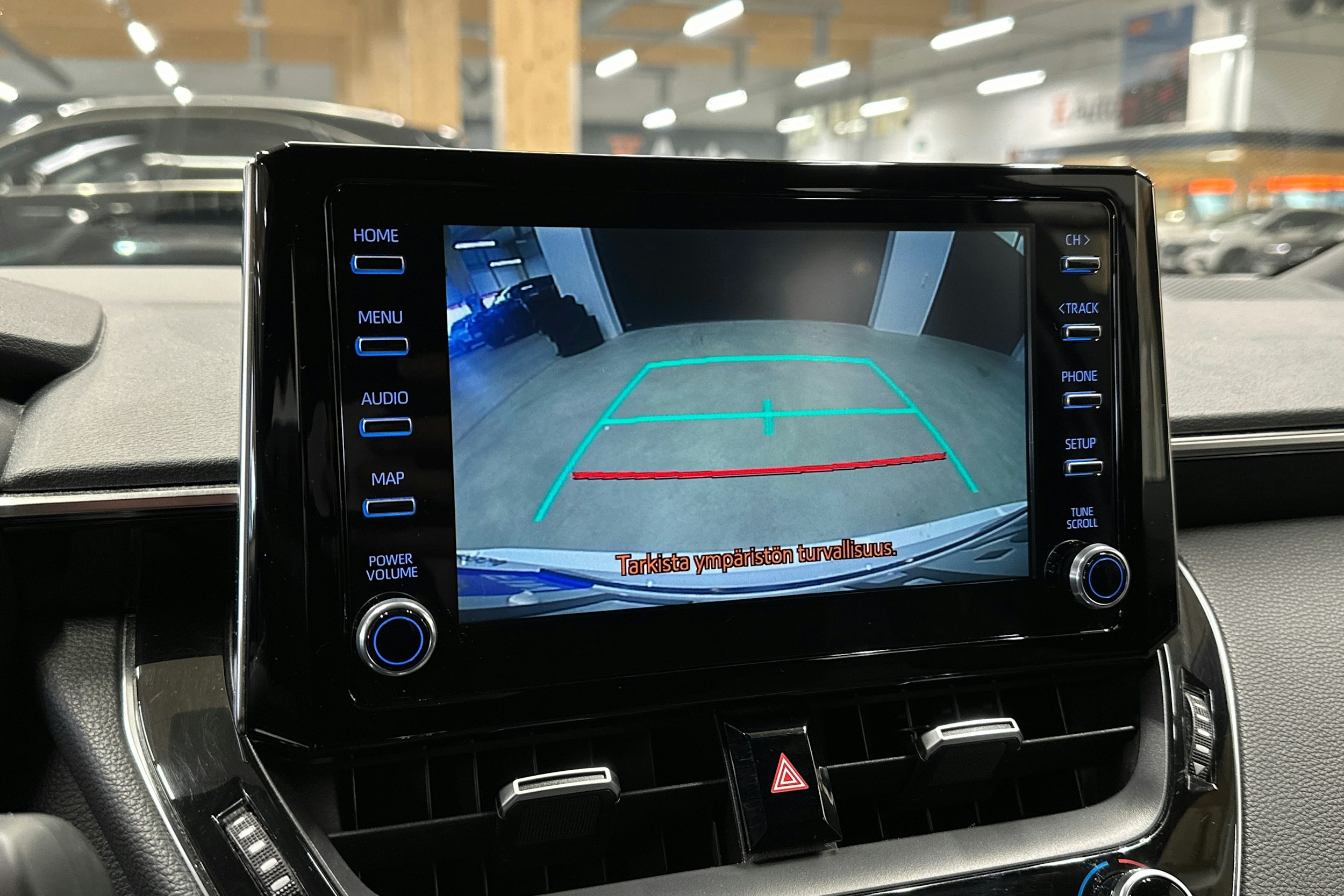 valkoinen Toyota Corolla 2020 kuva 18.