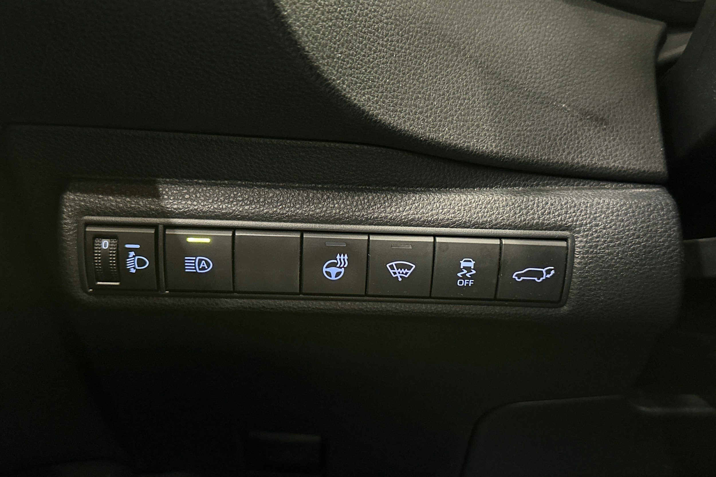valkoinen Toyota Corolla 2020 kuva 26.