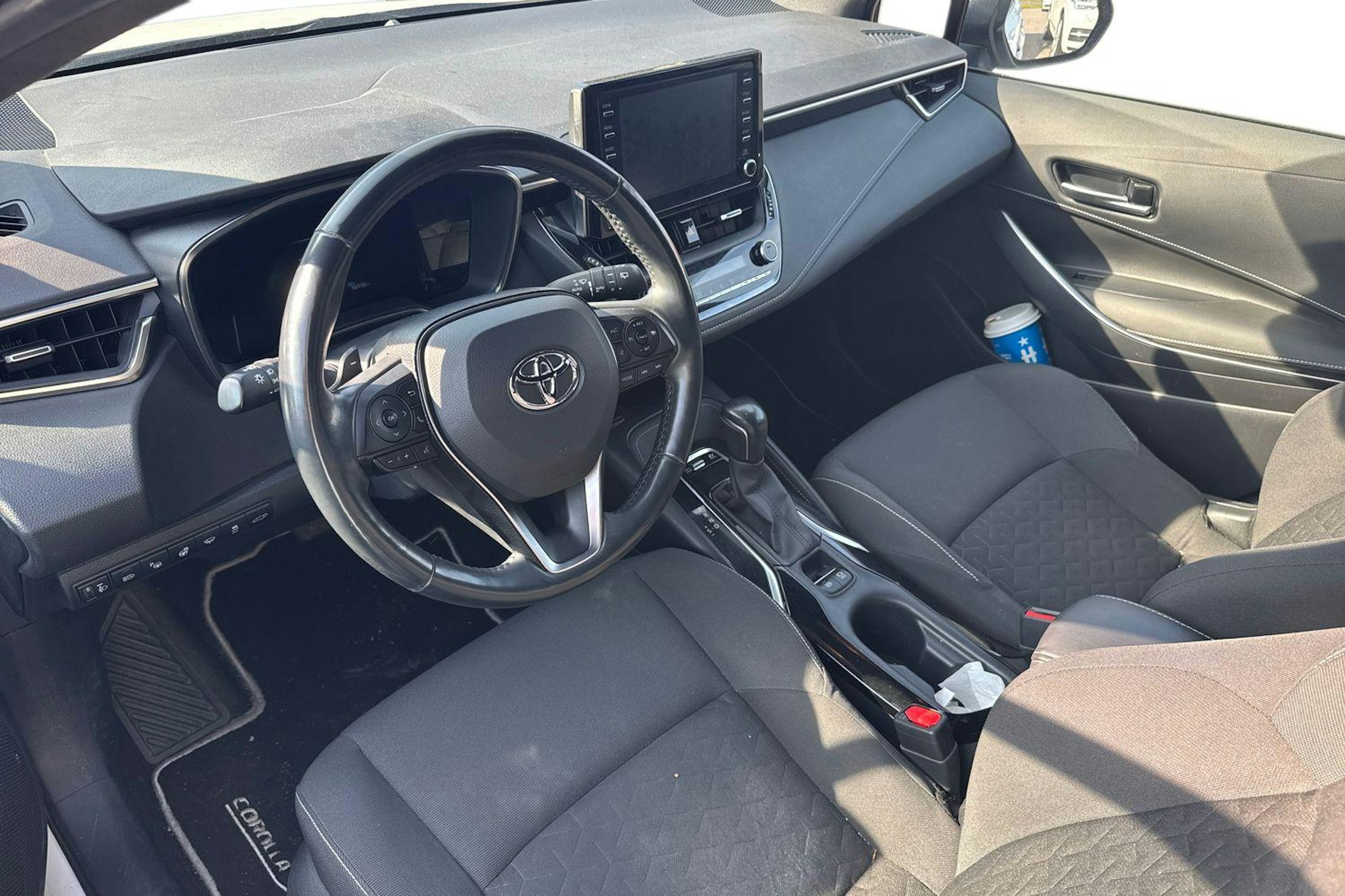 valkoinen Toyota Corolla 2020 kuva 3.