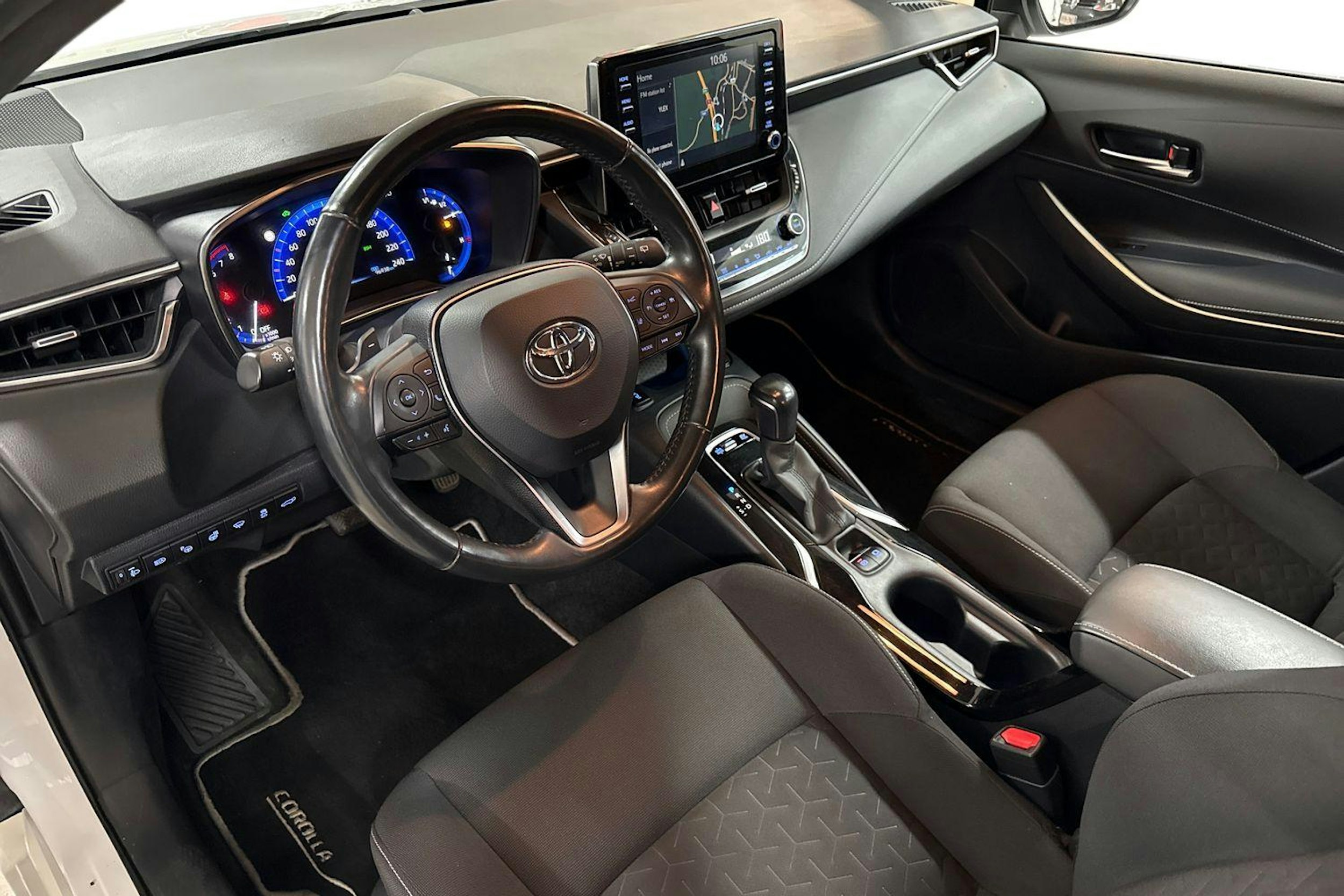 valkoinen Toyota Corolla 2020 kuva 7.