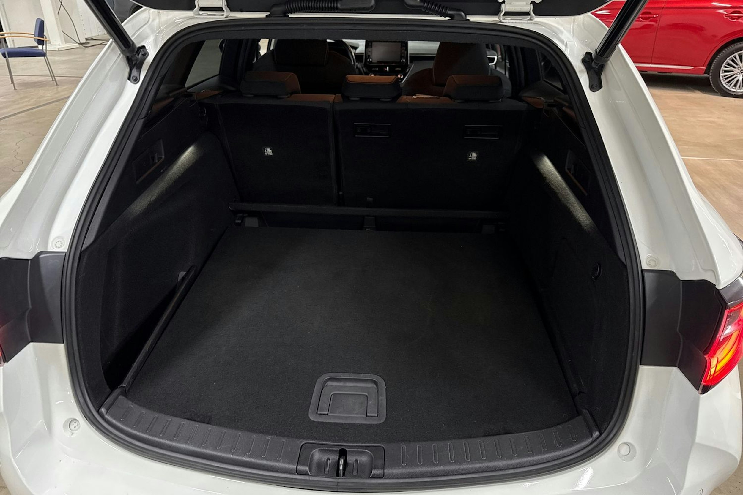 valkoinen Toyota Corolla 2020 kuva 15.