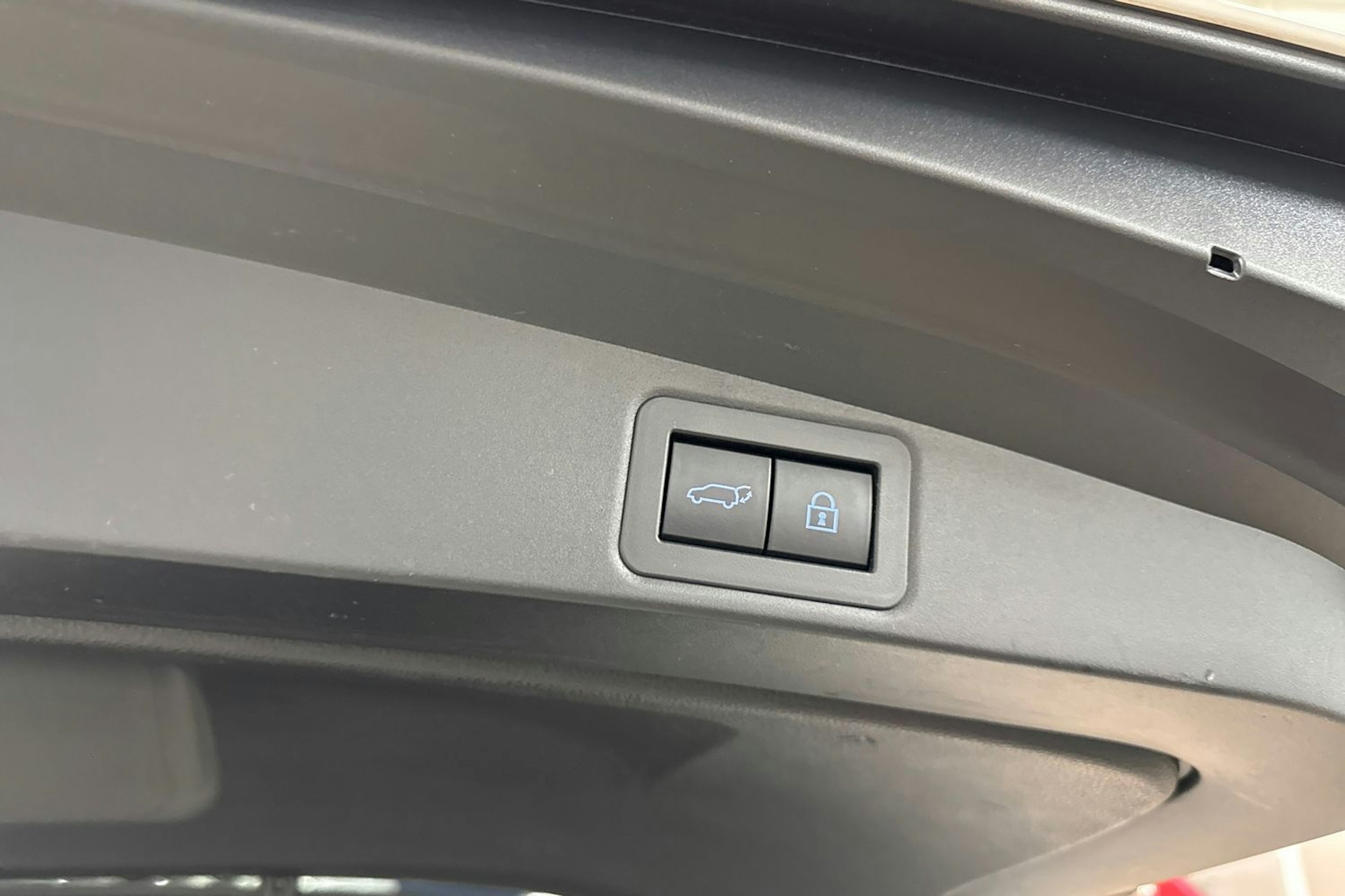 valkoinen Toyota Corolla 2020 kuva 16.