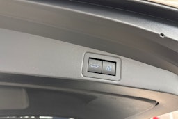 valkoinen Toyota Corolla 2020 kuva 16.