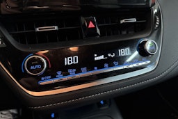 valkoinen Toyota Corolla 2020 kuva 23.