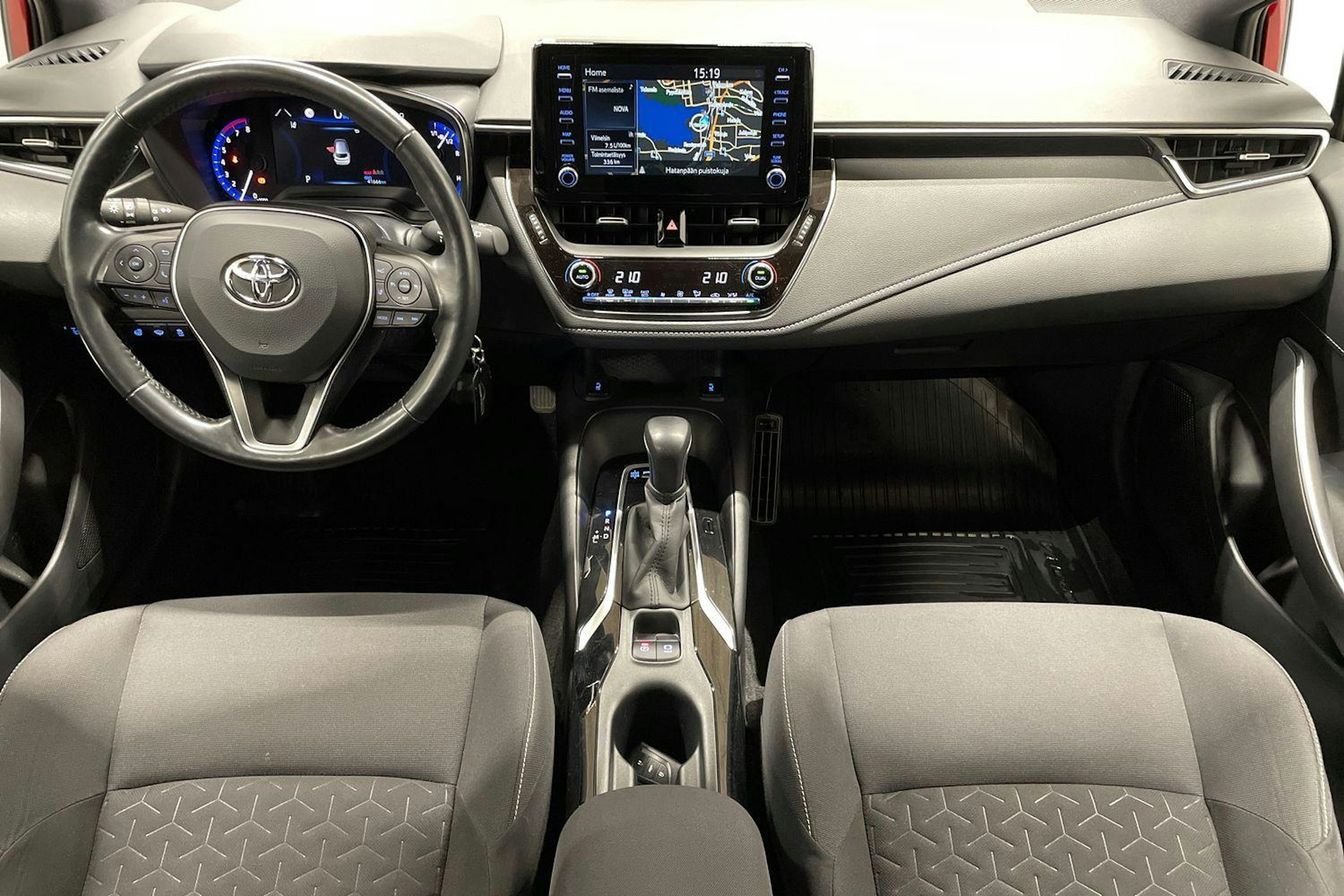 punainen Toyota Corolla 2020 kuva 9.