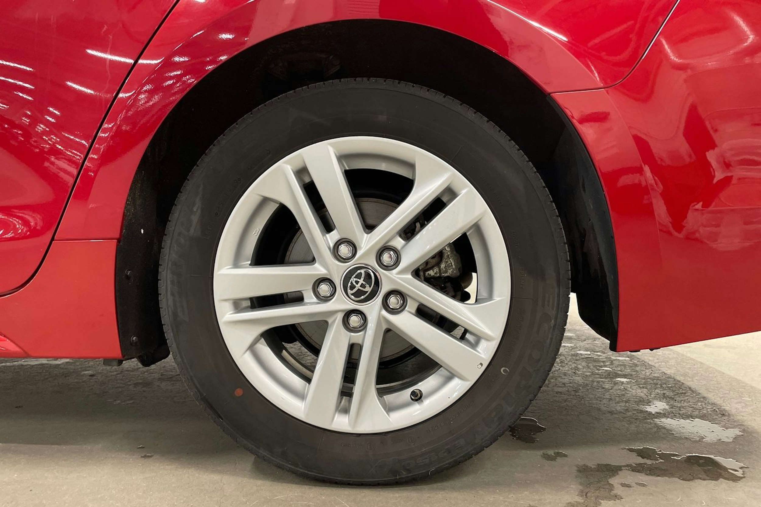 punainen Toyota Corolla 2020 kuva 11.