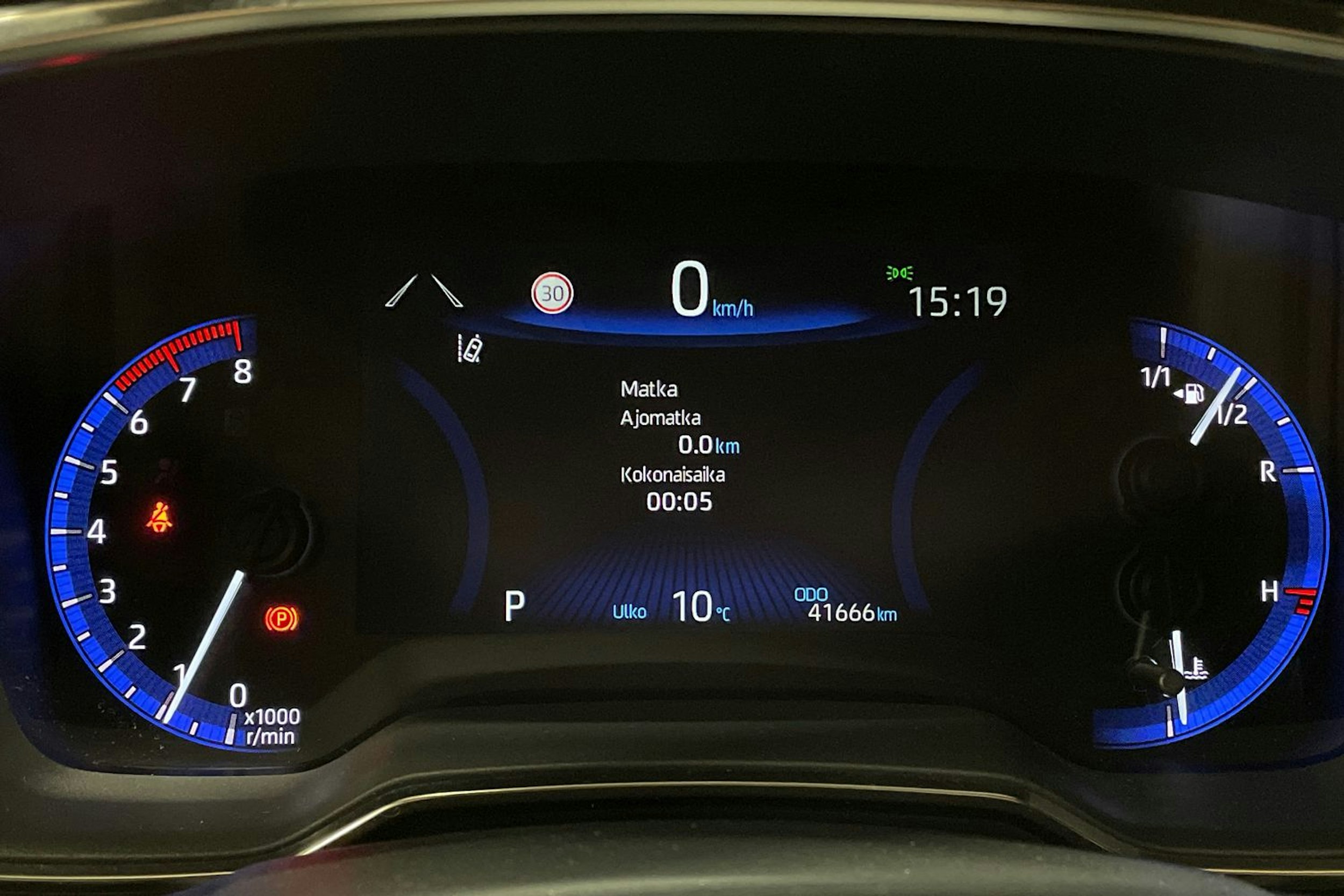 punainen Toyota Corolla 2020 kuva 16.