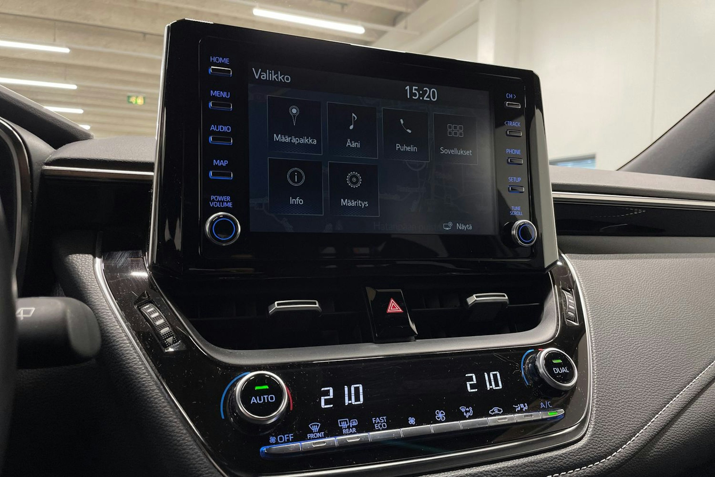 punainen Toyota Corolla 2020 kuva 17.