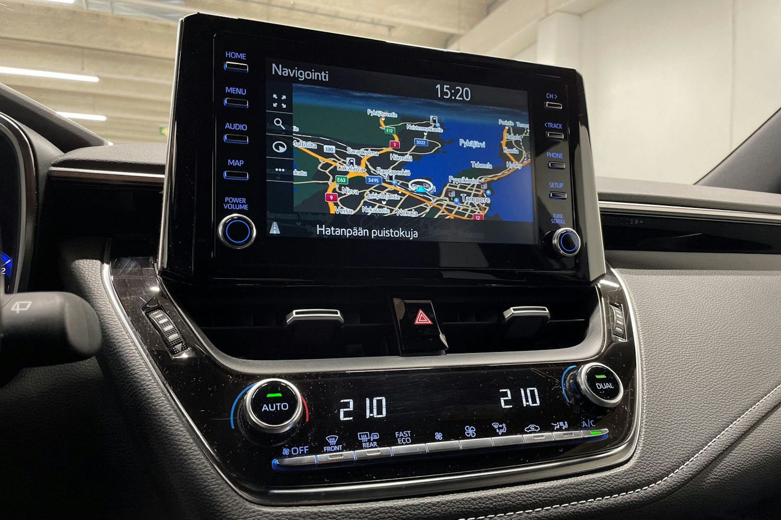 punainen Toyota Corolla 2020 kuva 19.