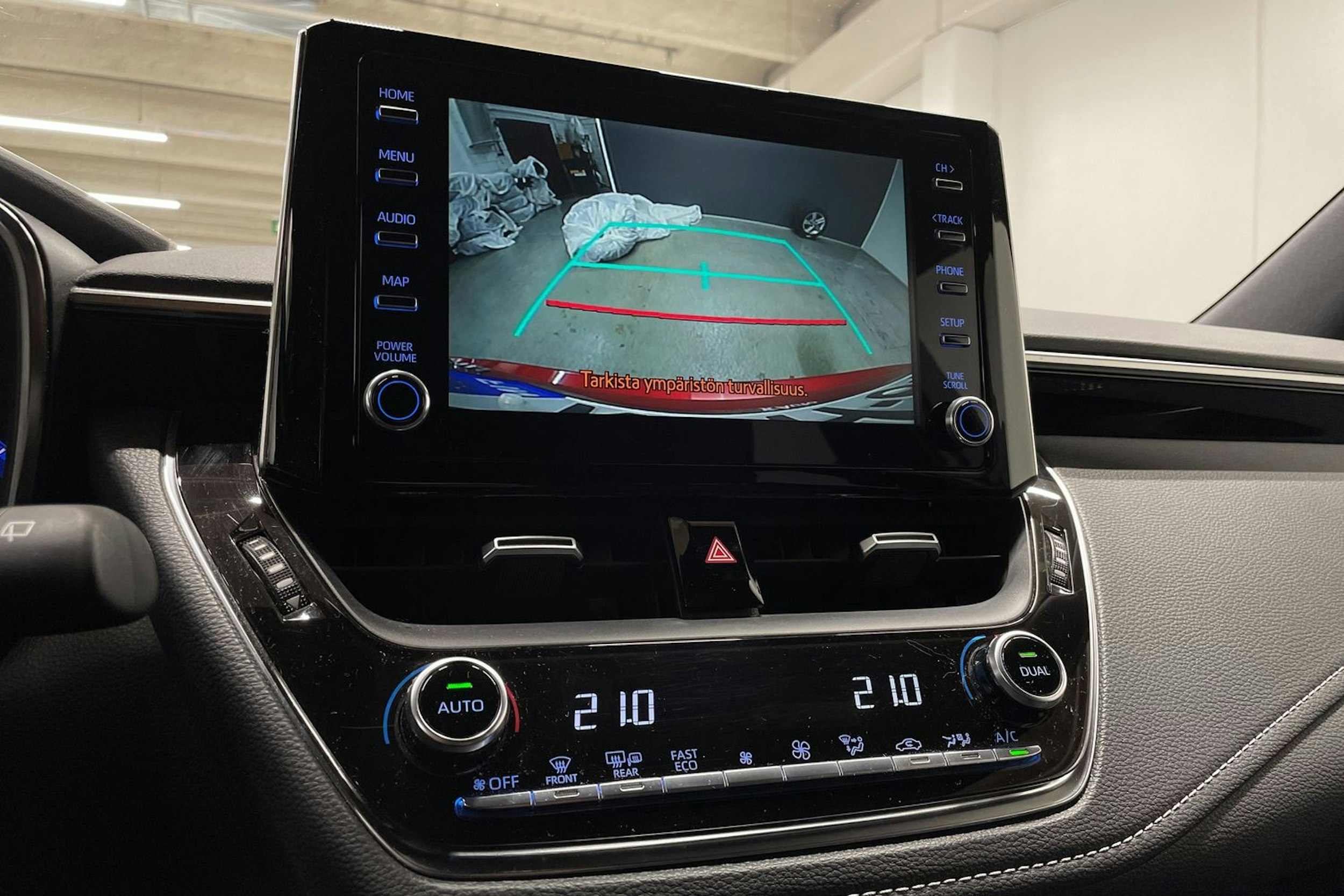 punainen Toyota Corolla 2020 kuva 20.