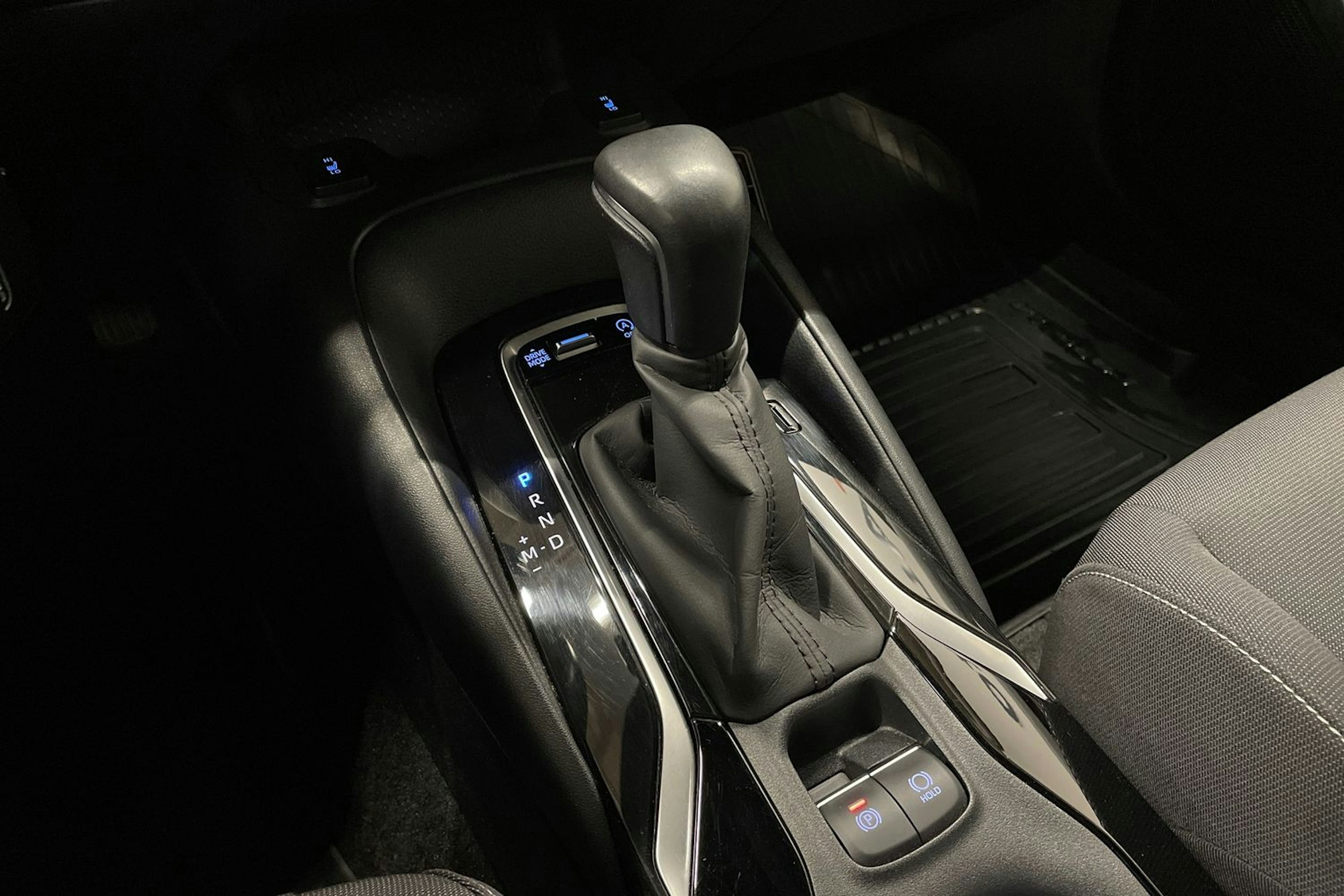 punainen Toyota Corolla 2020 kuva 21.