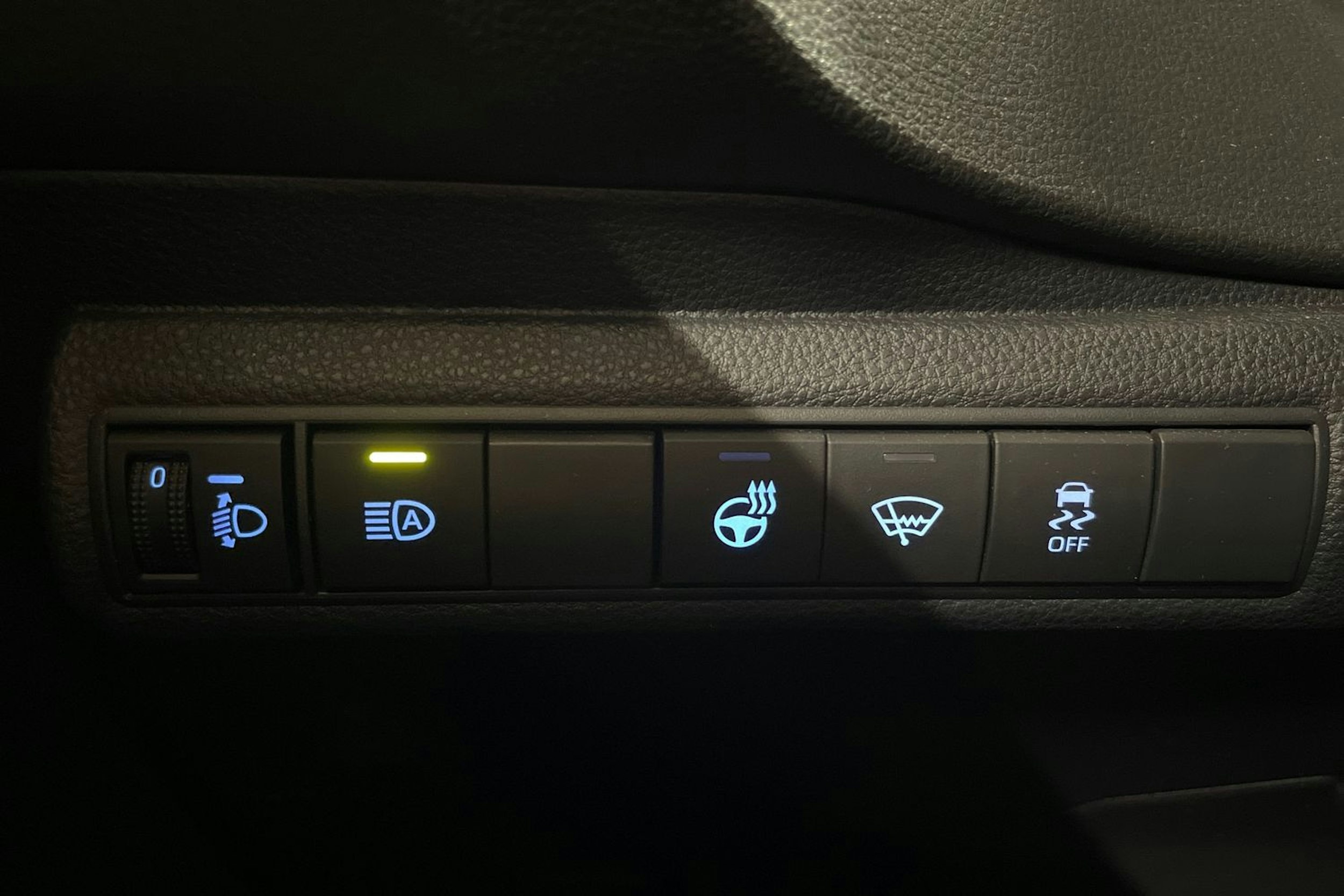 punainen Toyota Corolla 2020 kuva 22.