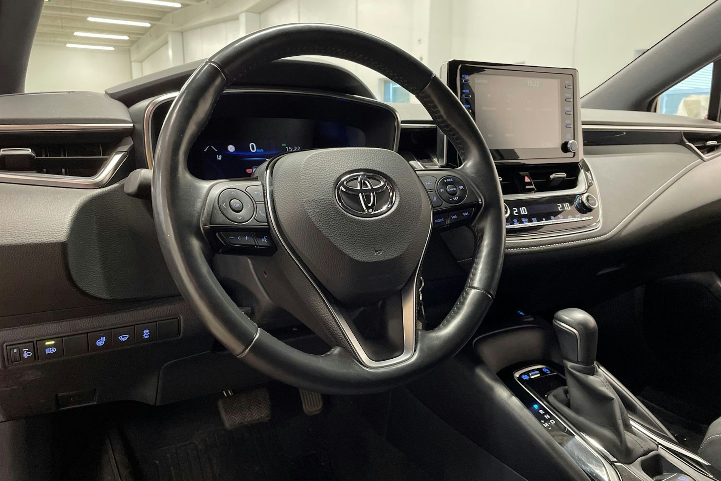 punainen Toyota Corolla 2020 kuva 25.