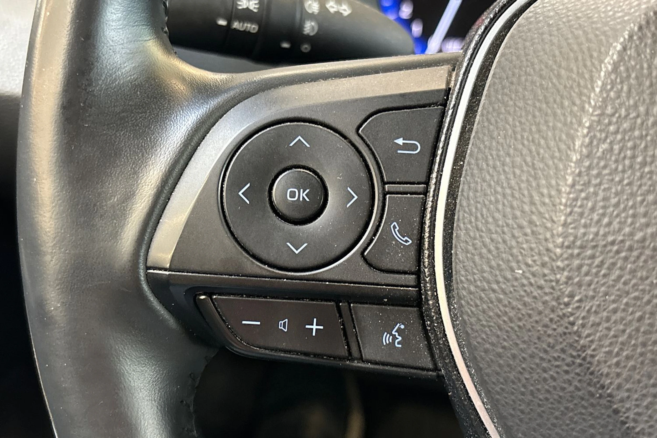 Punainen Toyota Corolla 2020 kuva 7.