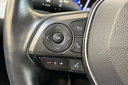 Punainen Toyota Corolla 2020 kuva 7.