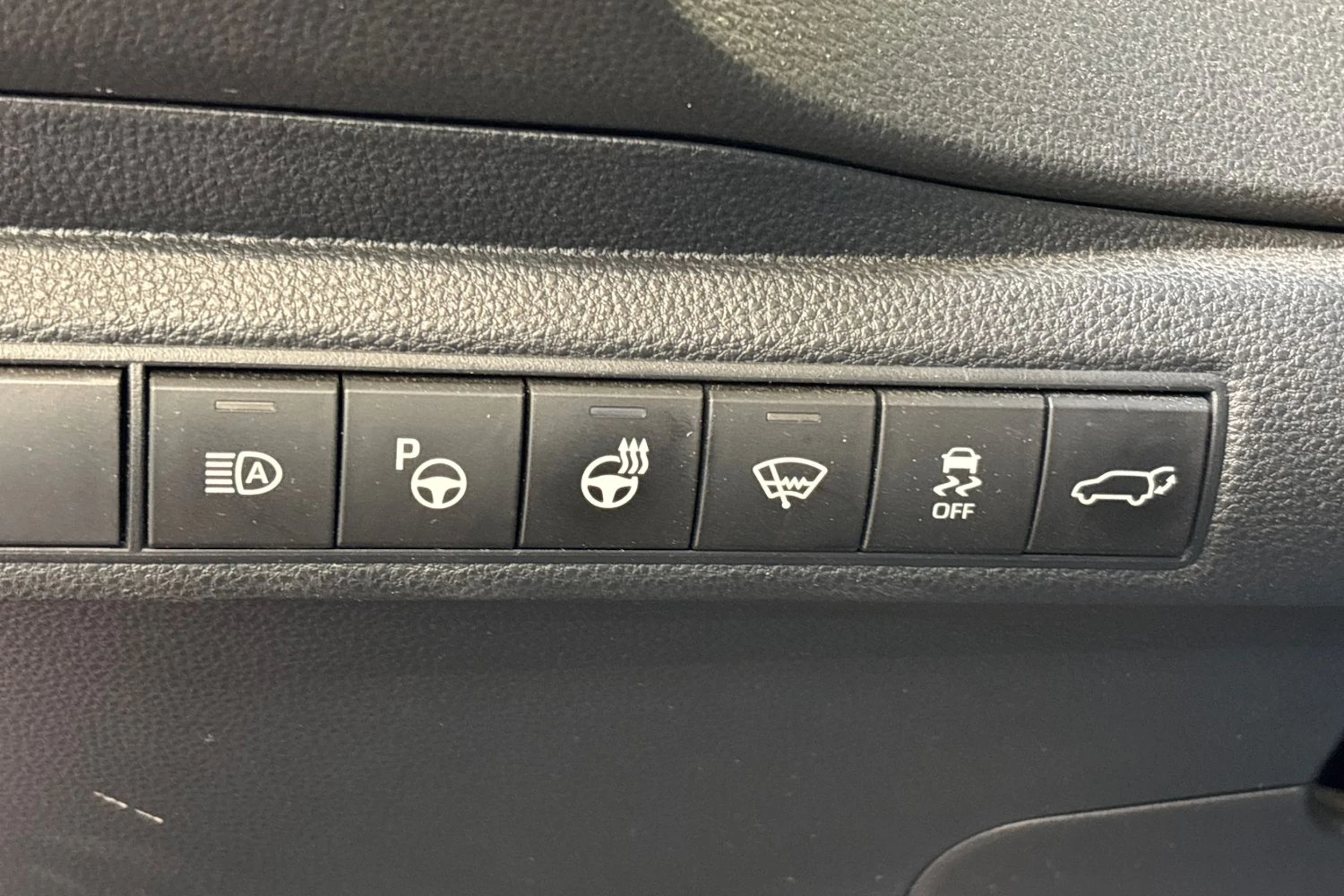 Punainen Toyota Corolla 2020 kuva 8.
