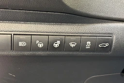 Punainen Toyota Corolla 2020 kuva 8.