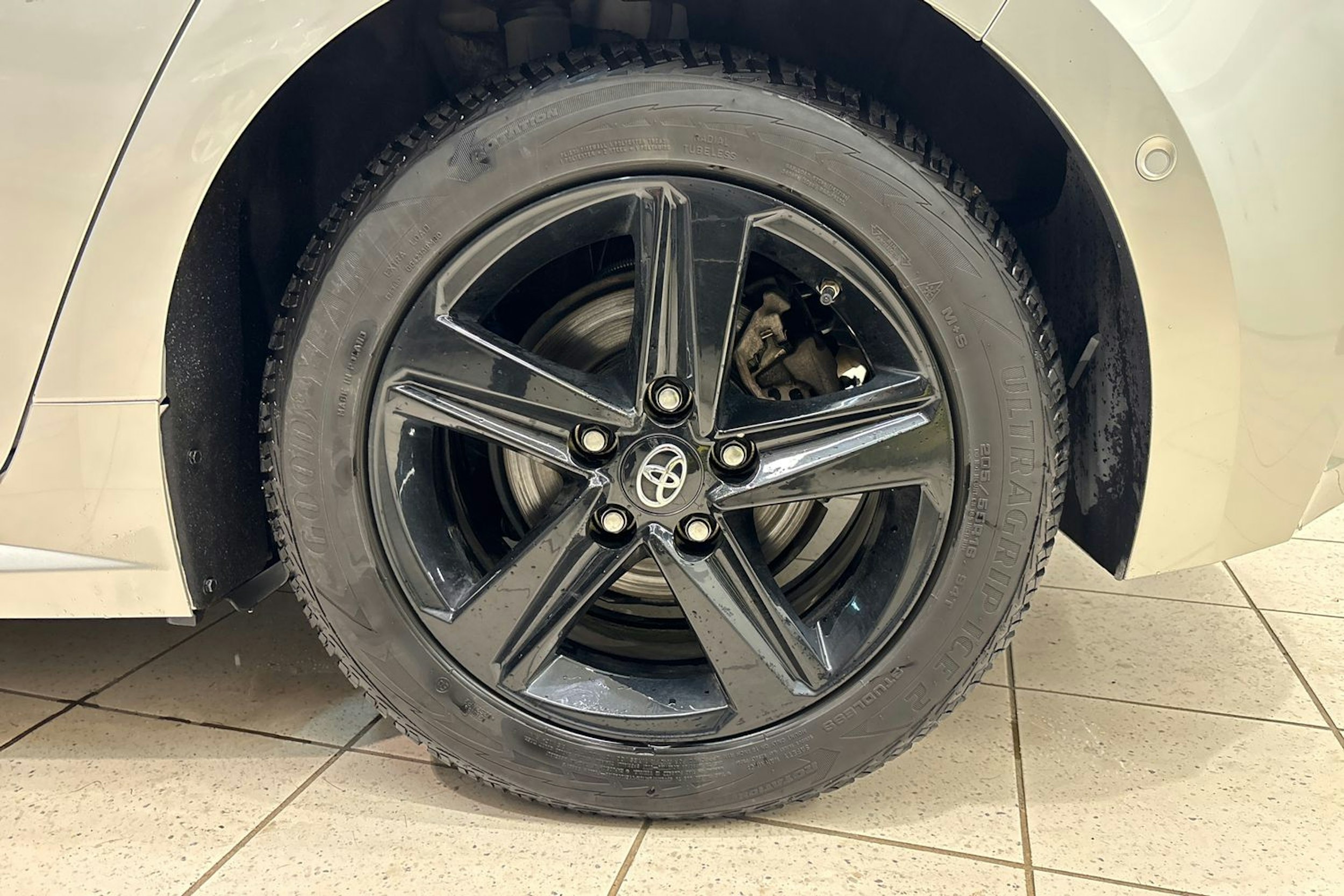 Hopea Toyota Corolla 2020 kuva 13.