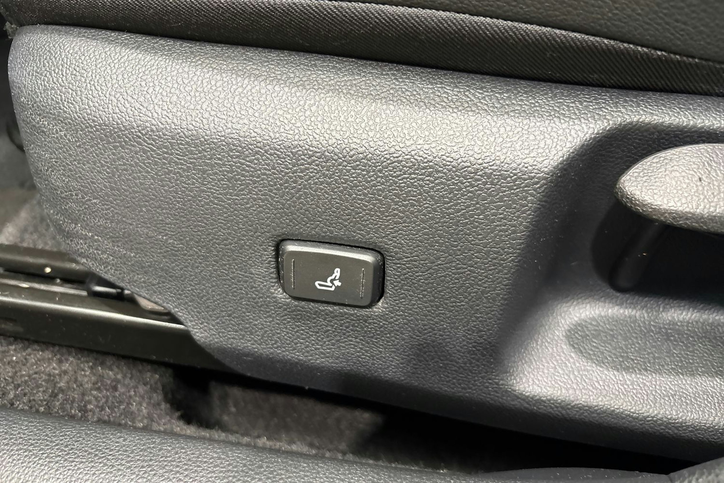 Hopea Toyota Corolla 2020 kuva 25.