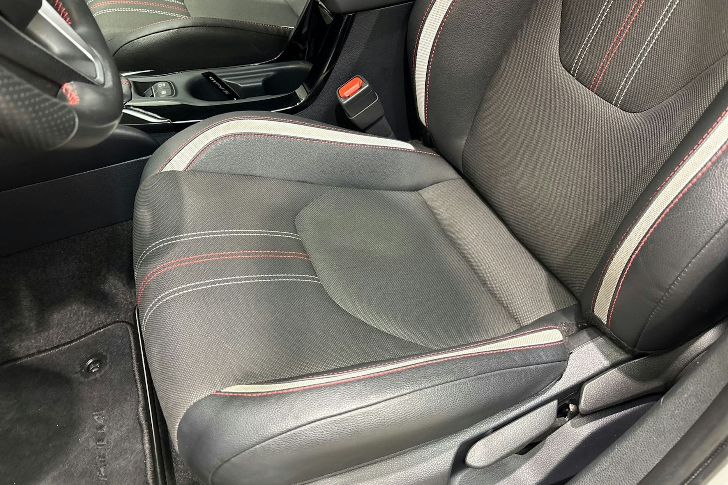 Hopea Toyota Corolla 2020 kuva 26.