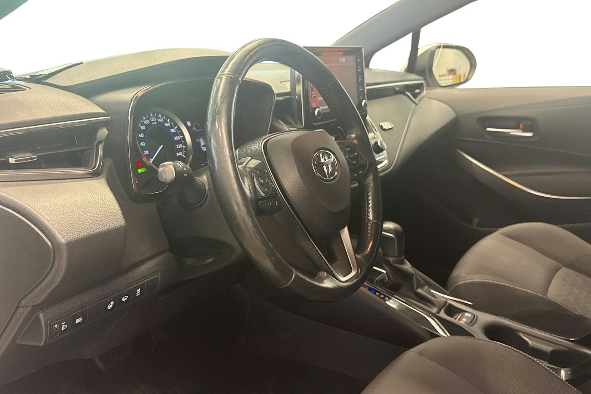 valkoinen Toyota Corolla 2020 kuva 7.