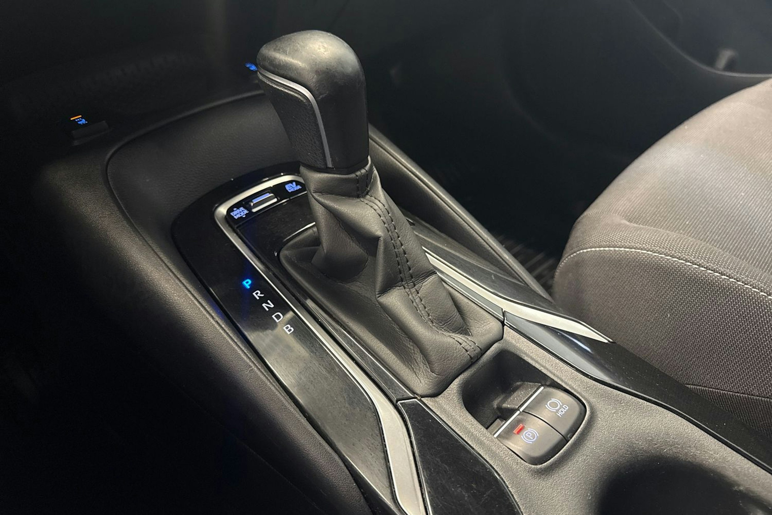 valkoinen Toyota Corolla 2020 kuva 18.