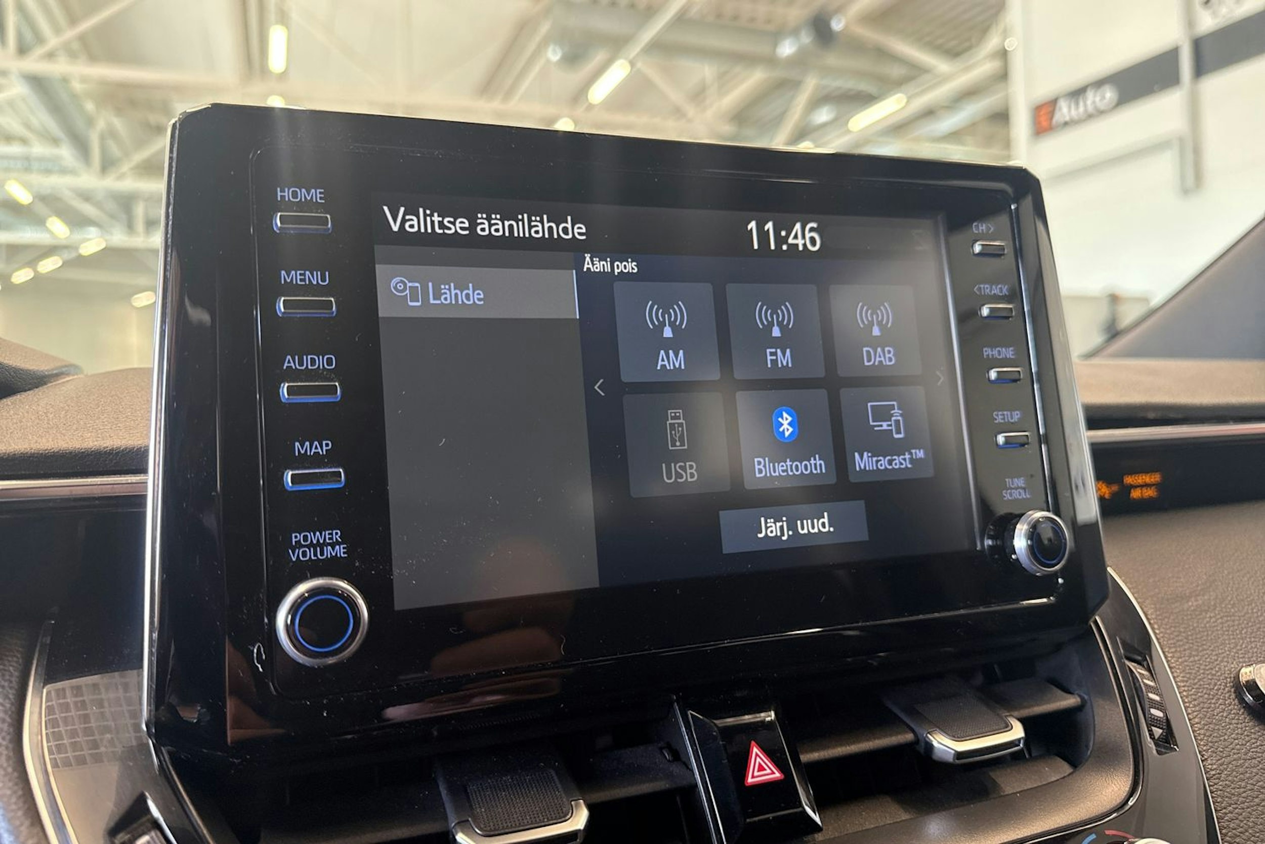 valkoinen Toyota Corolla 2020 kuva 21.