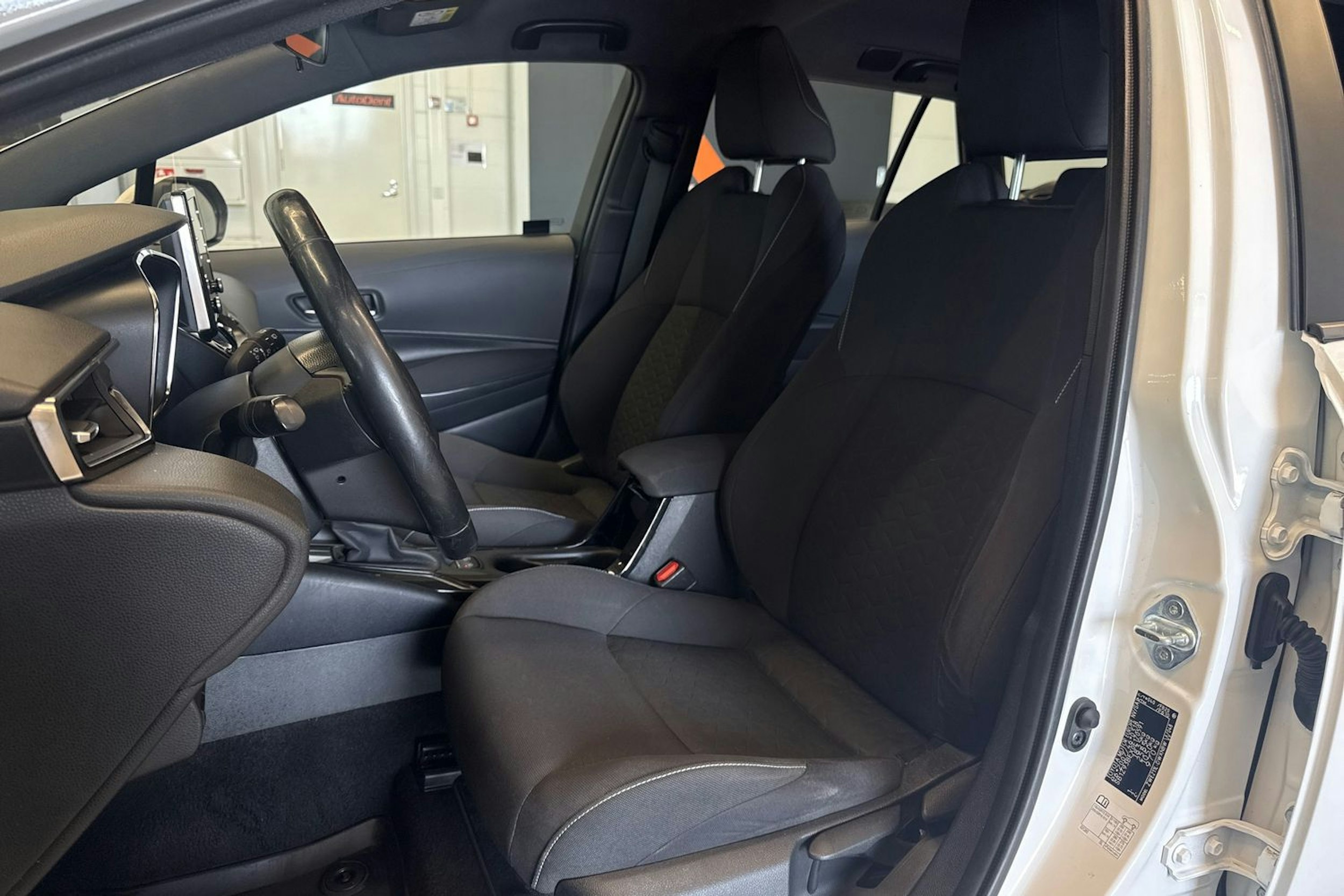 valkoinen Toyota Corolla 2020 kuva 22.