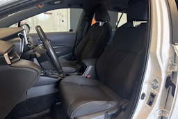 valkoinen Toyota Corolla 2020 kuva 22.