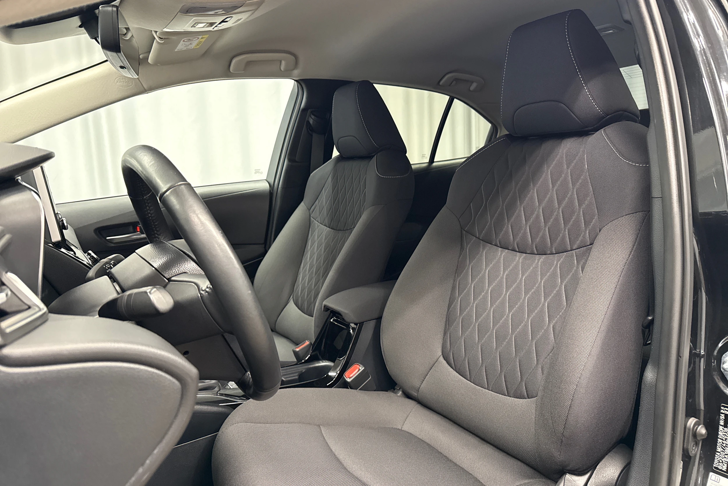 musta Toyota Corolla 2021 kuva 20.