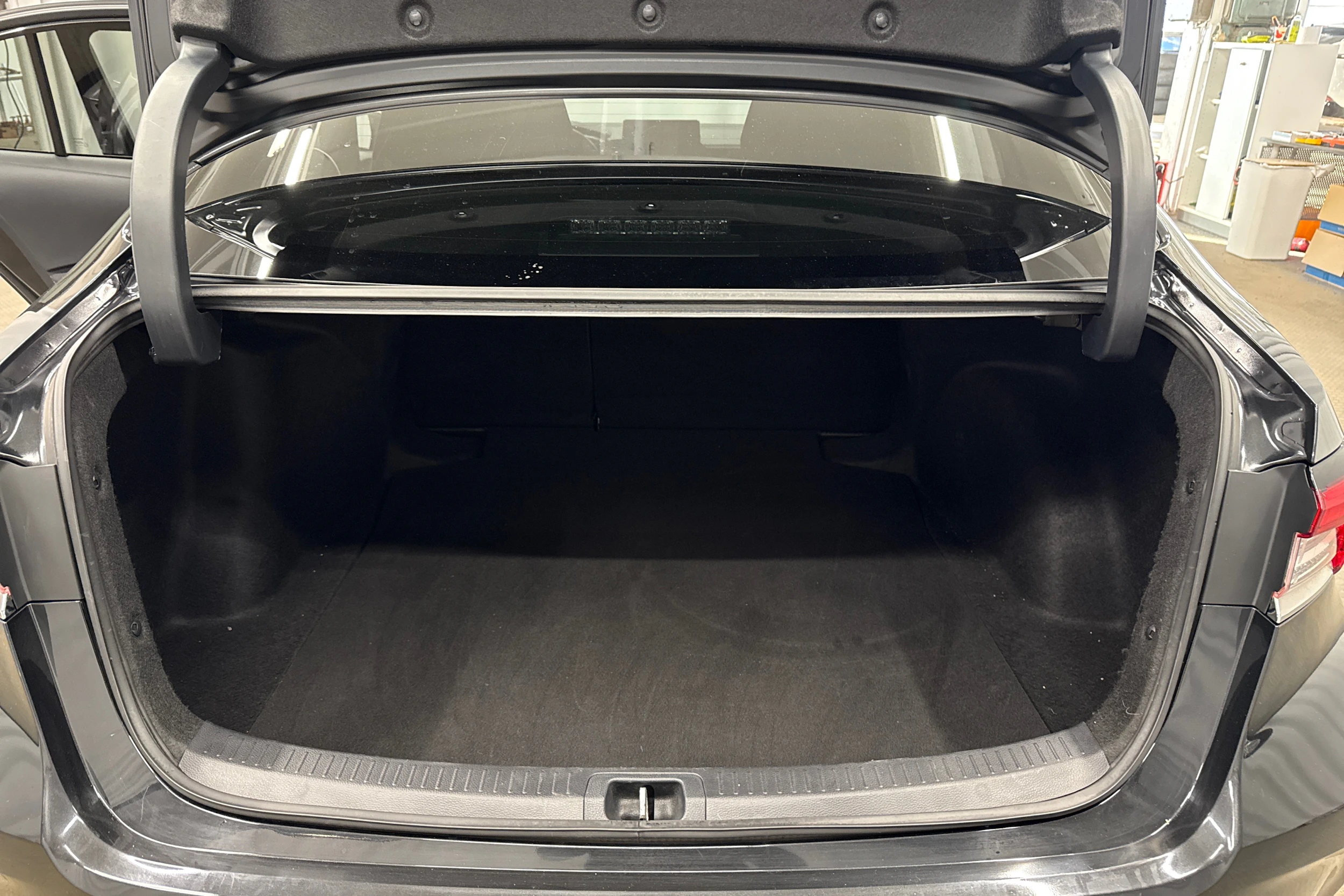 musta Toyota Corolla 2021 kuva 22.