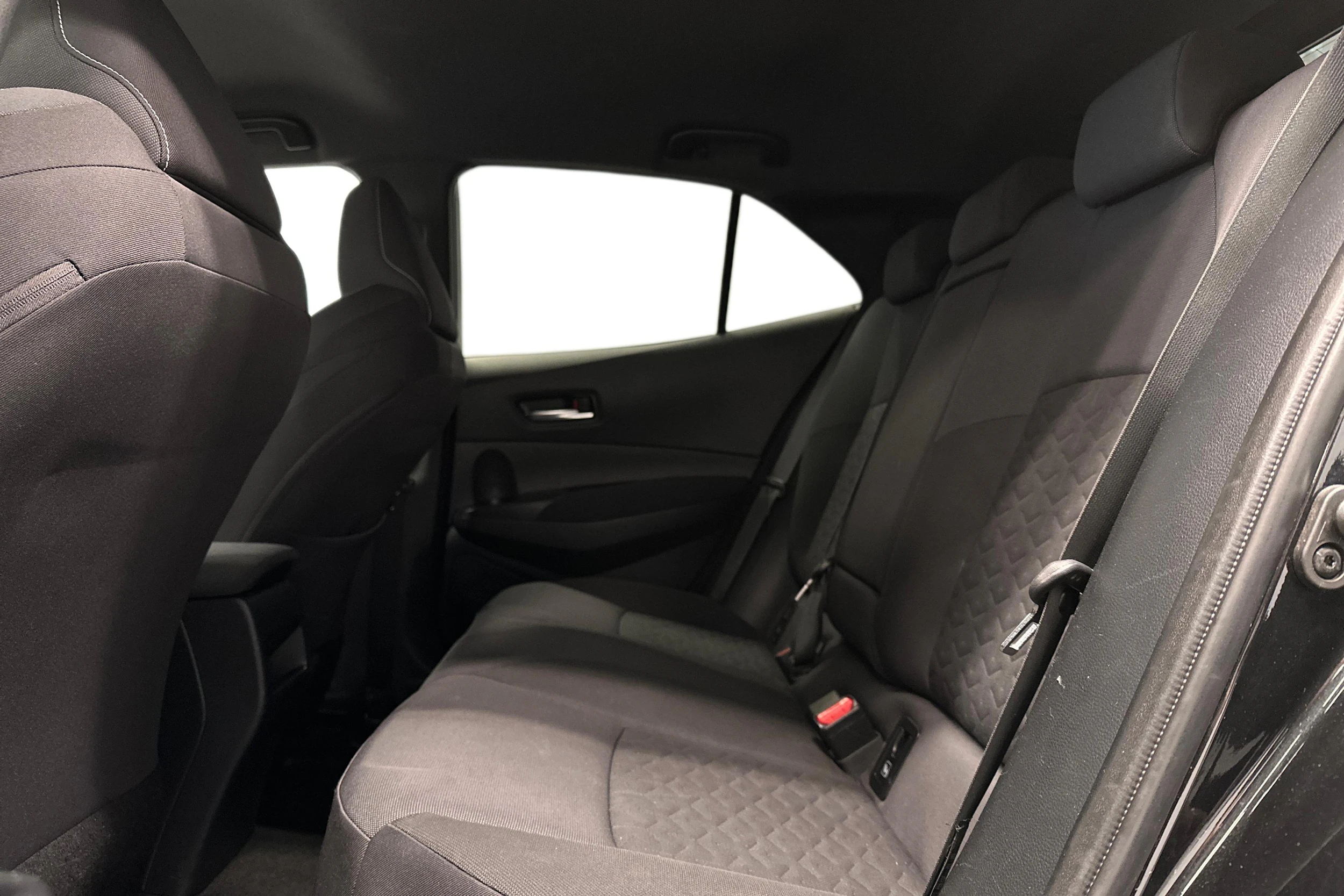 musta Toyota Corolla 2021 kuva 11.