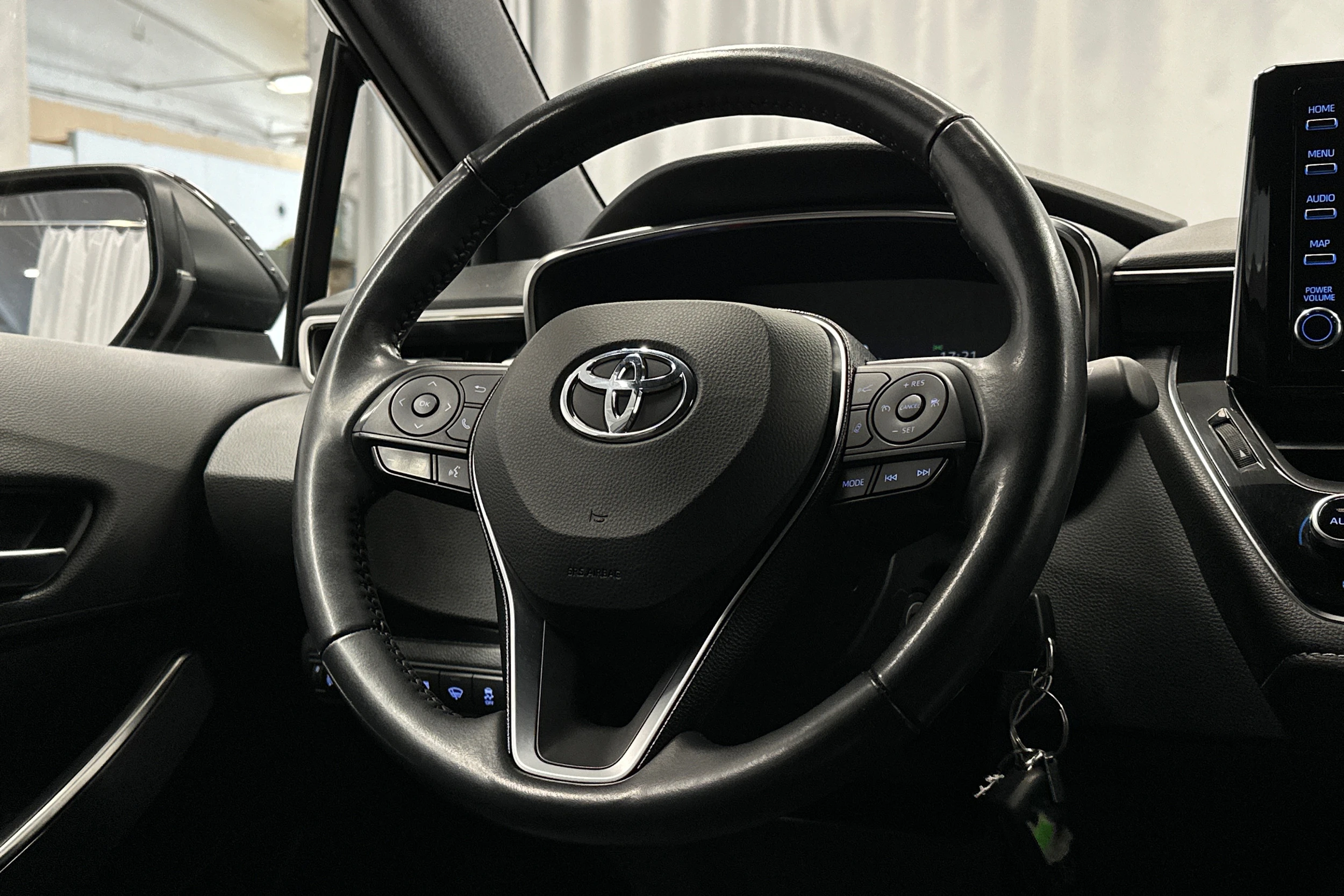 musta Toyota Corolla 2021 kuva 17.