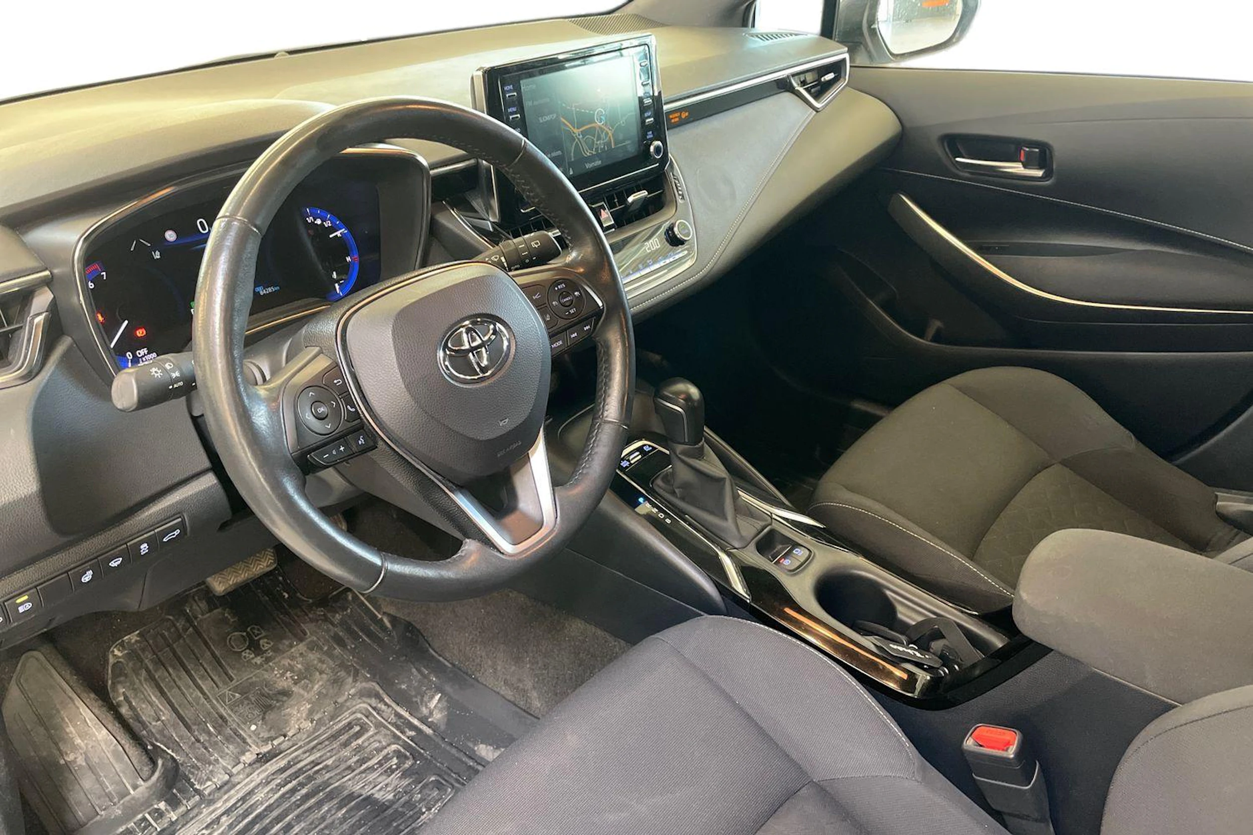 Valkoinen Toyota Corolla 2021 kuva 3.