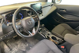 Valkoinen Toyota Corolla 2021 kuva 3.