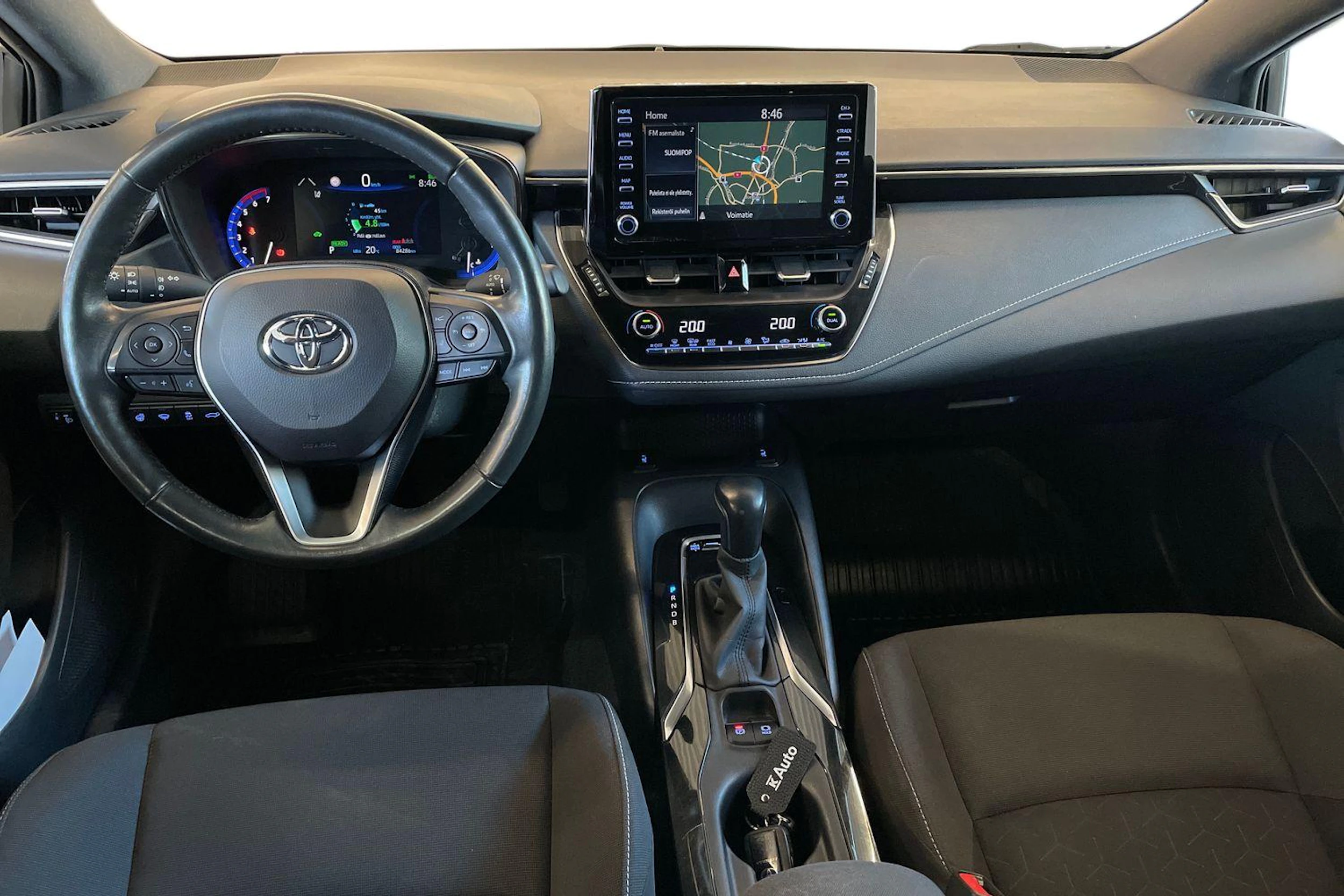 Valkoinen Toyota Corolla 2021 kuva 7.