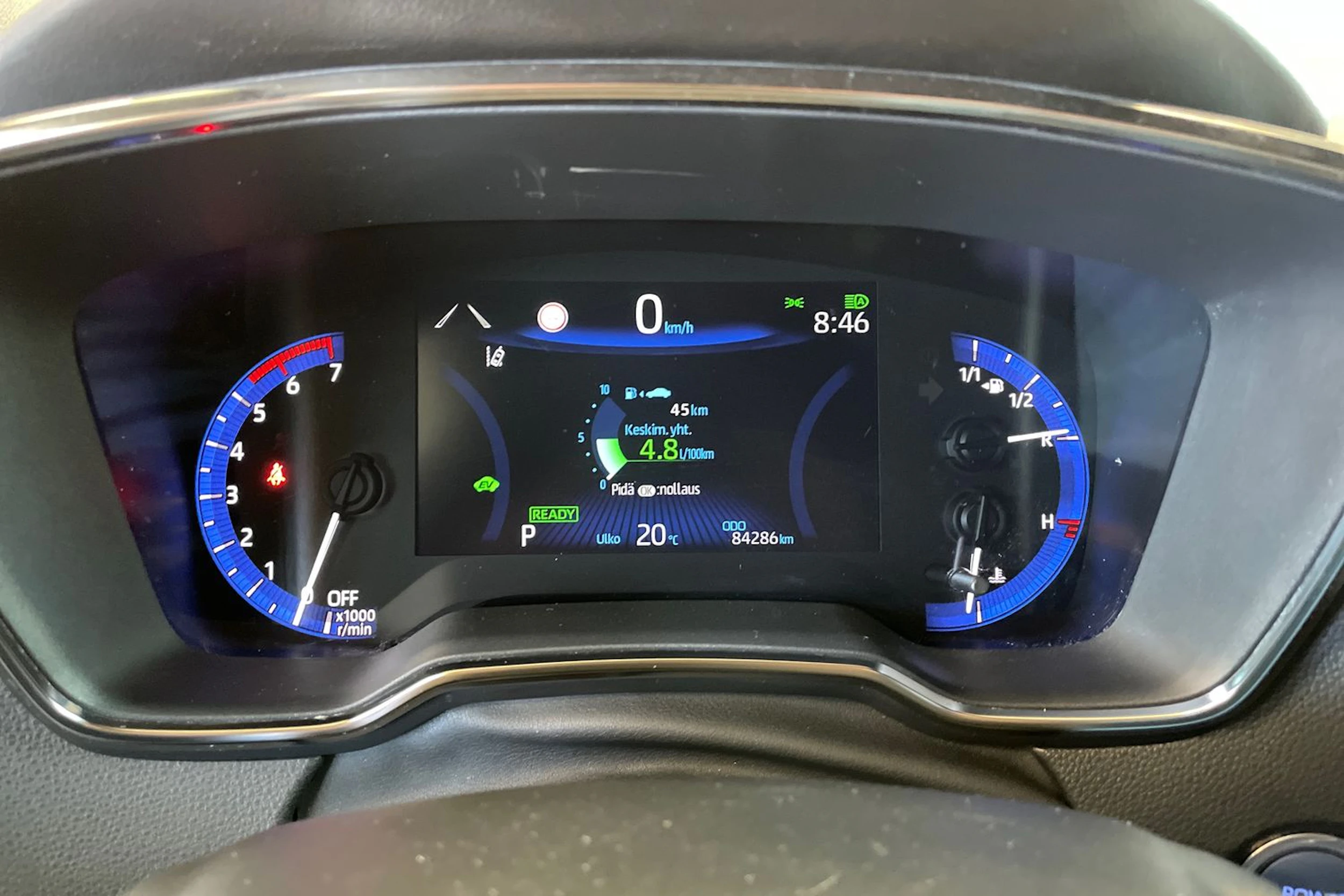 Valkoinen Toyota Corolla 2021 kuva 11.