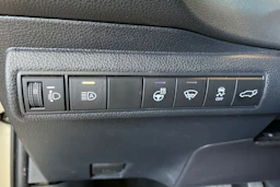 Valkoinen Toyota Corolla 2021 kuva 14.