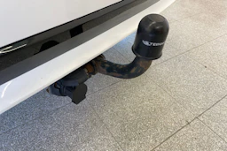 Valkoinen Toyota Corolla 2021 kuva 18.