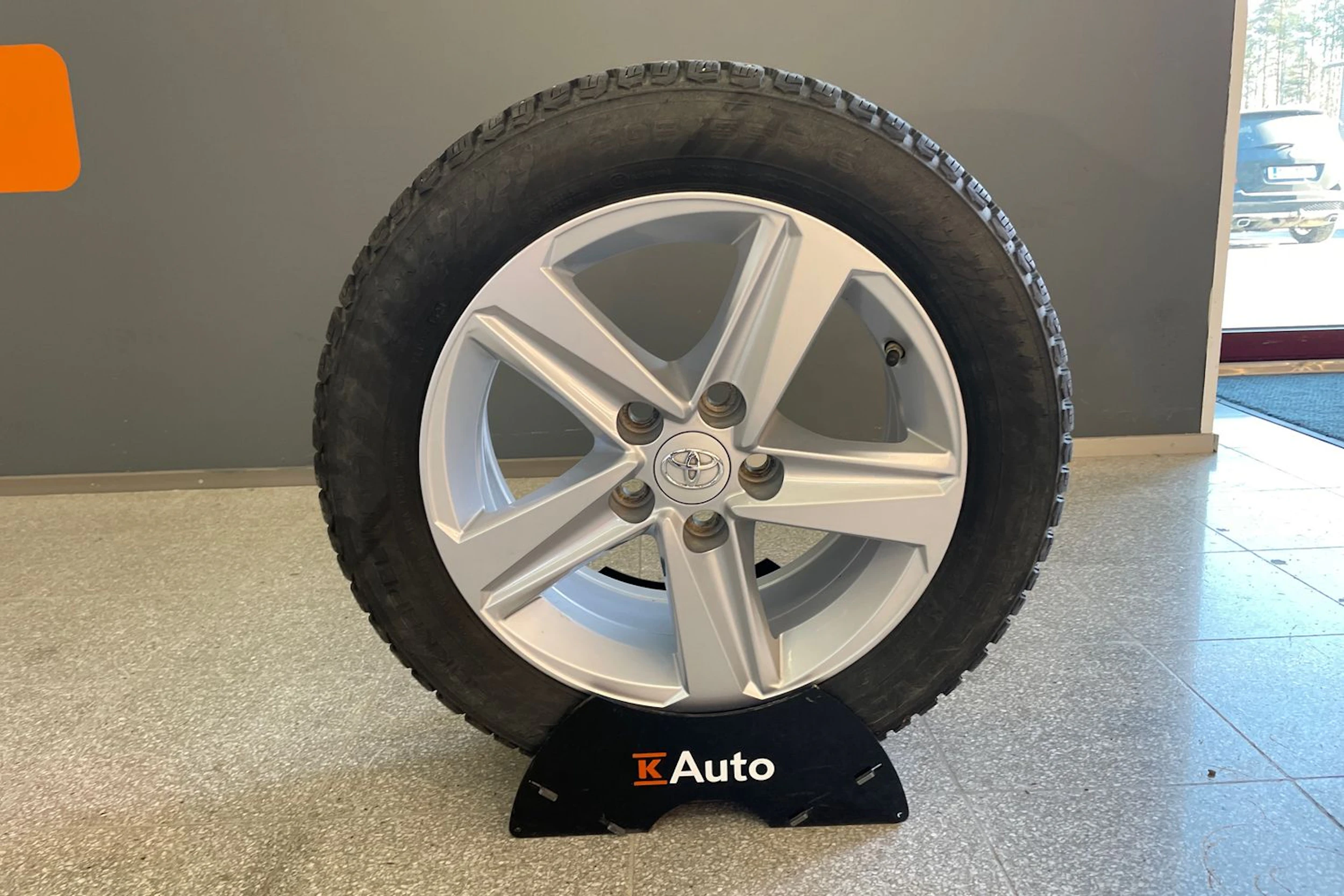 Valkoinen Toyota Corolla 2021 kuva 20.