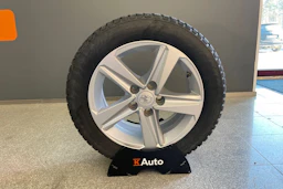 Valkoinen Toyota Corolla 2021 kuva 20.