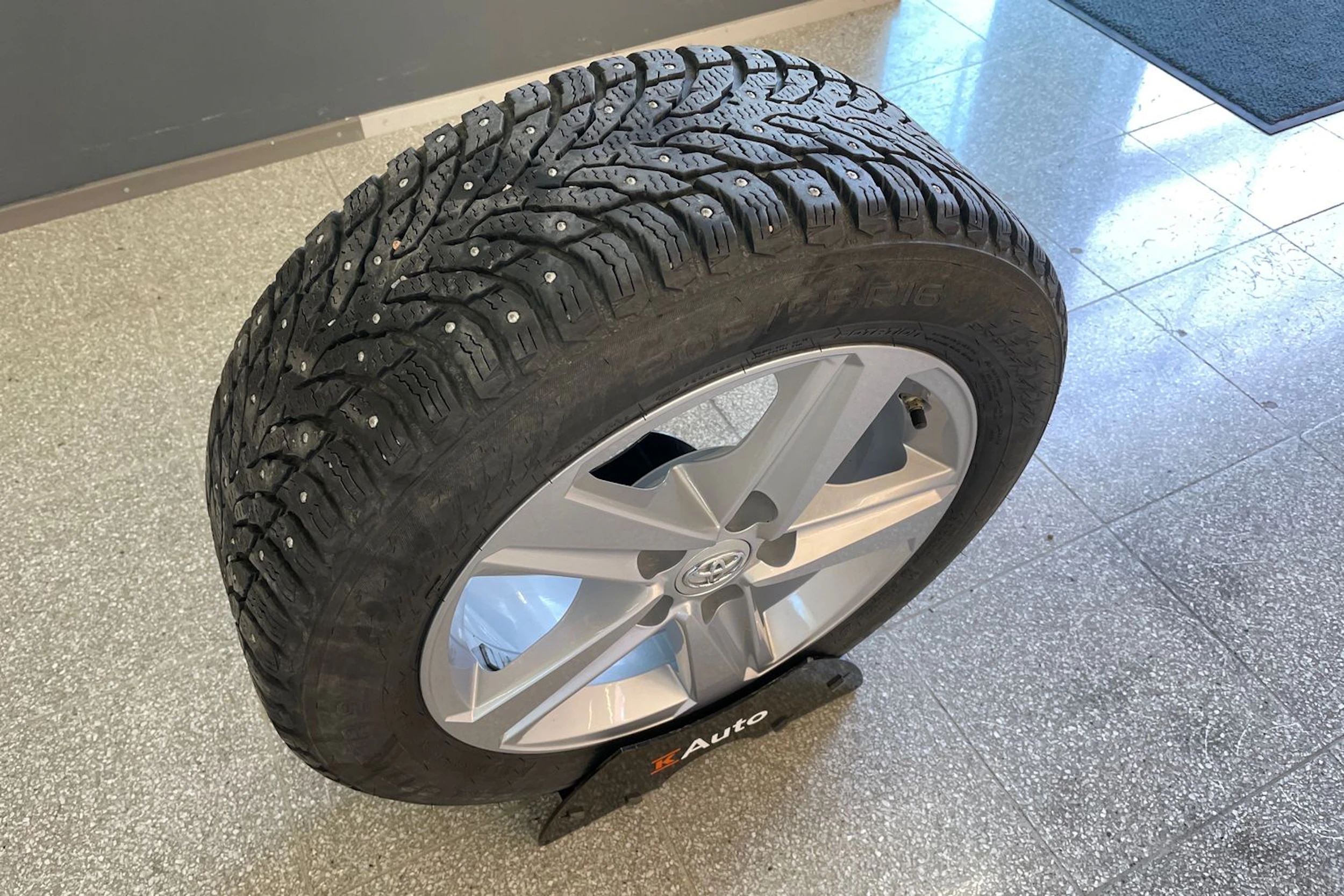 Valkoinen Toyota Corolla 2021 kuva 21.