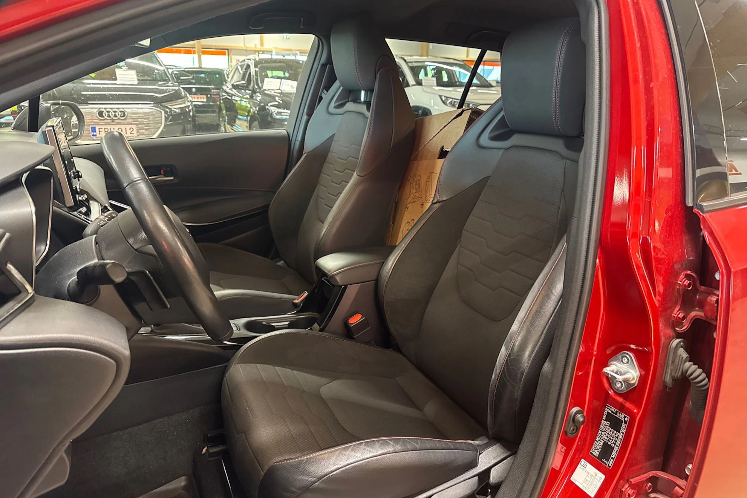 punainen Toyota Corolla 2021 kuva 4.