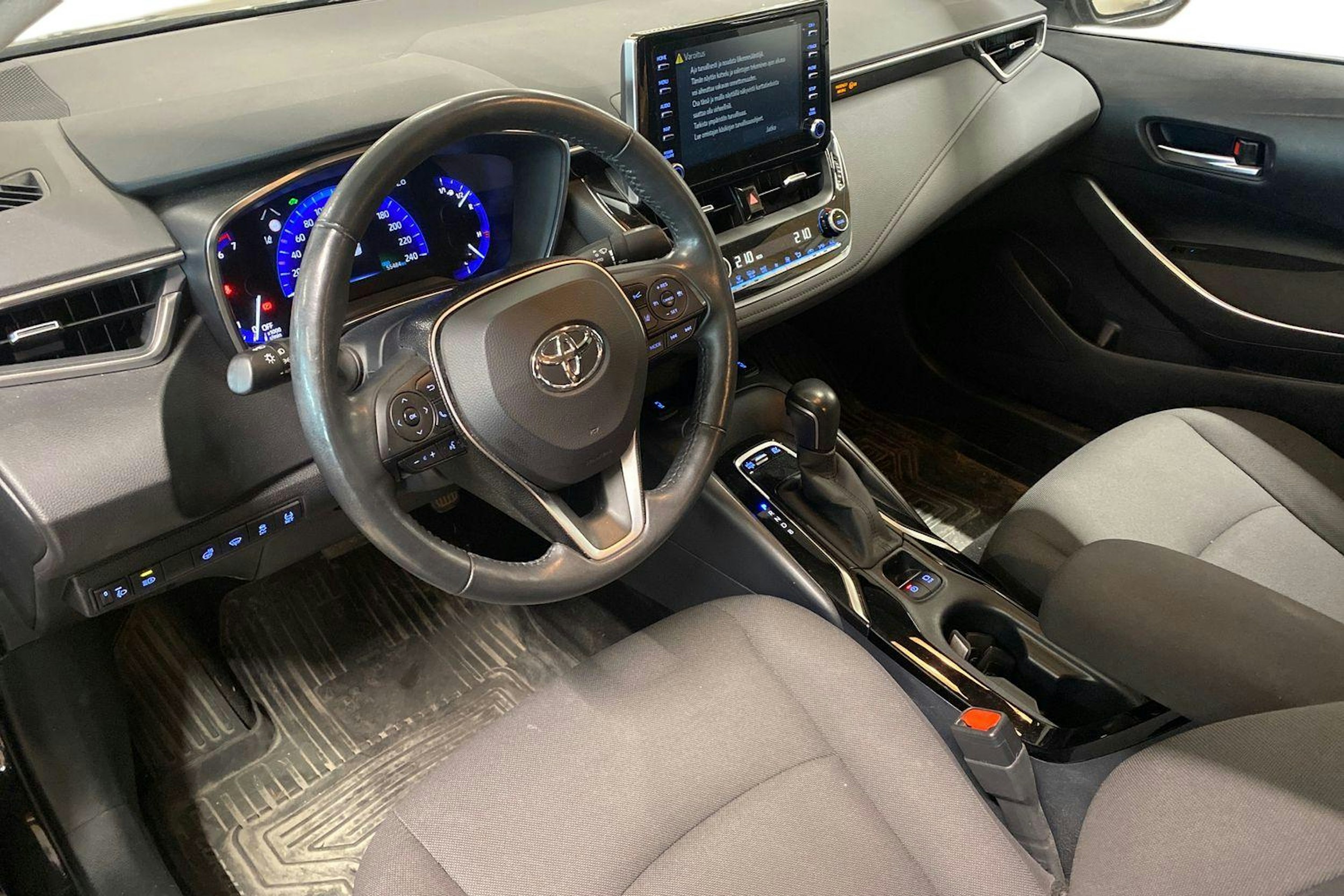 musta Toyota Corolla 2021 kuva 3.