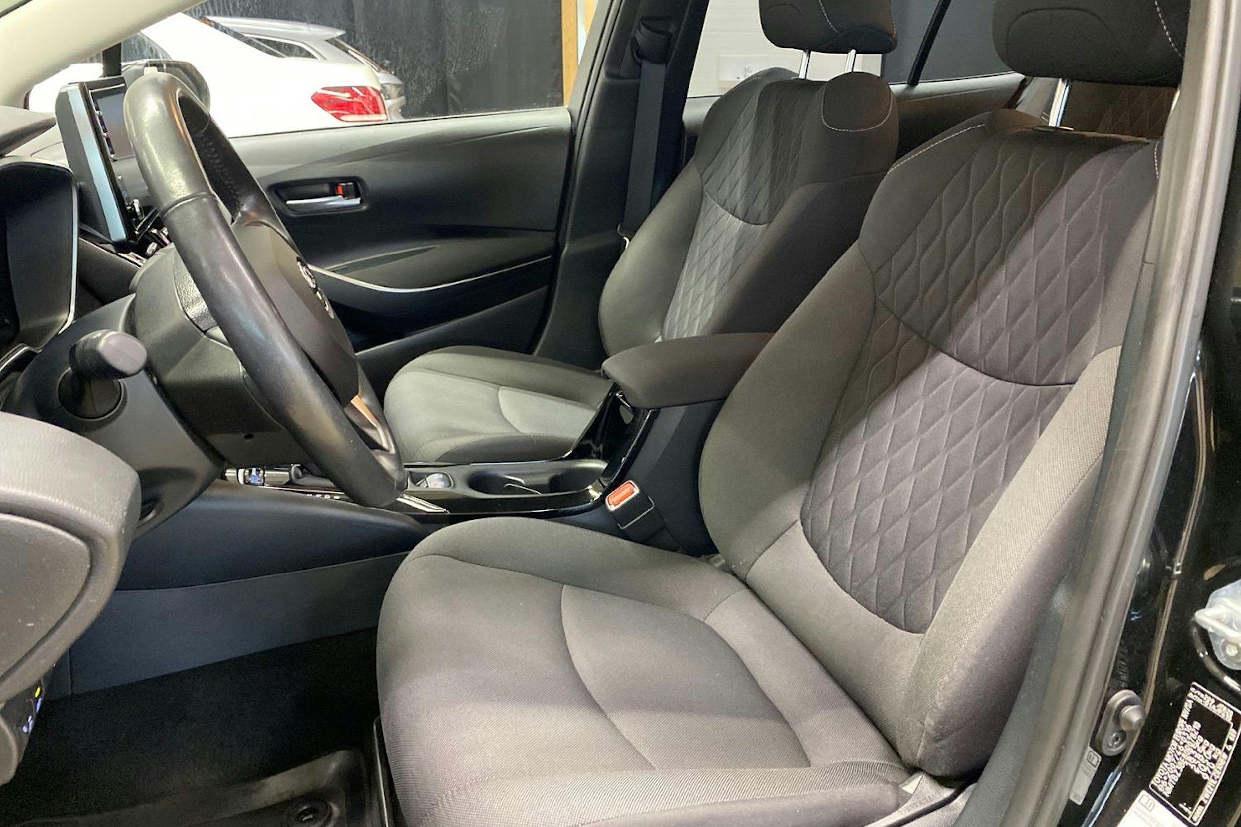 musta Toyota Corolla 2021 kuva 25.