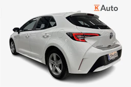 valkoinen Toyota Corolla 2021 kuva 2.